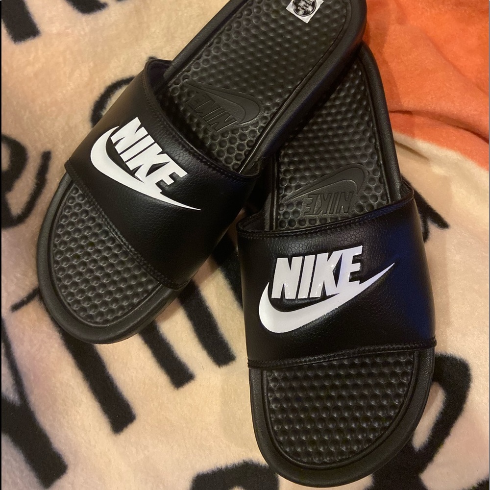 Men’s size 9 Nike slides, new without tags